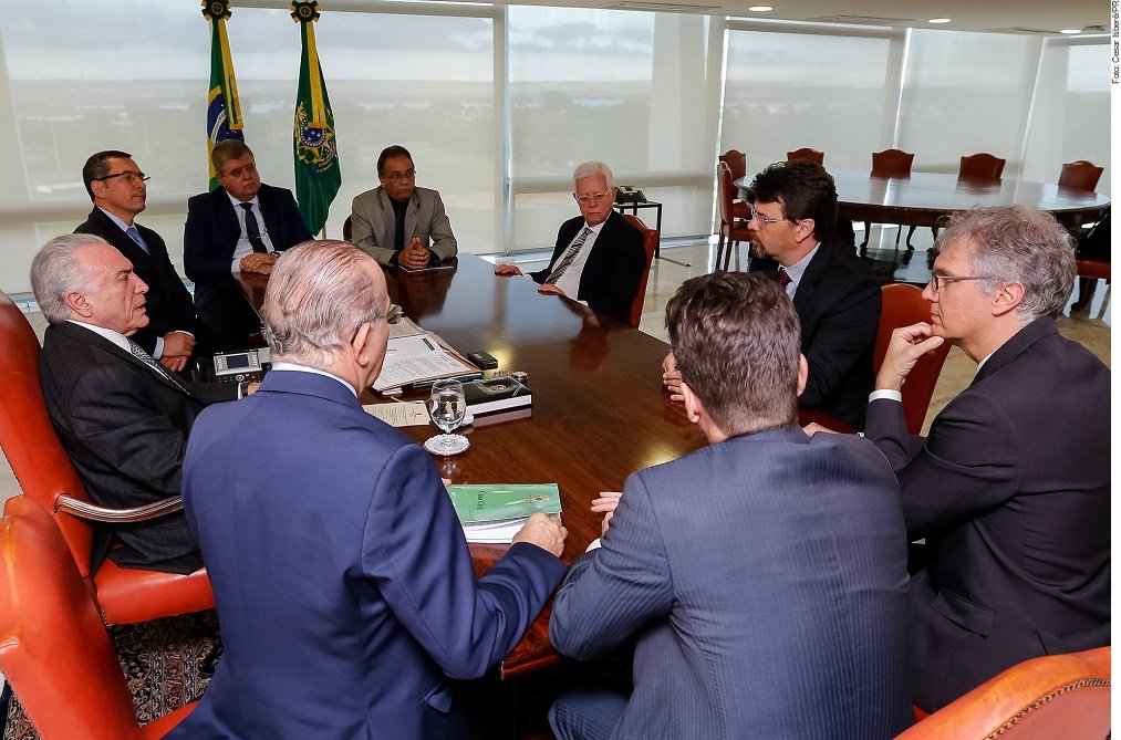 Presidente Michel Temer com ministros no Palácio do Planalto