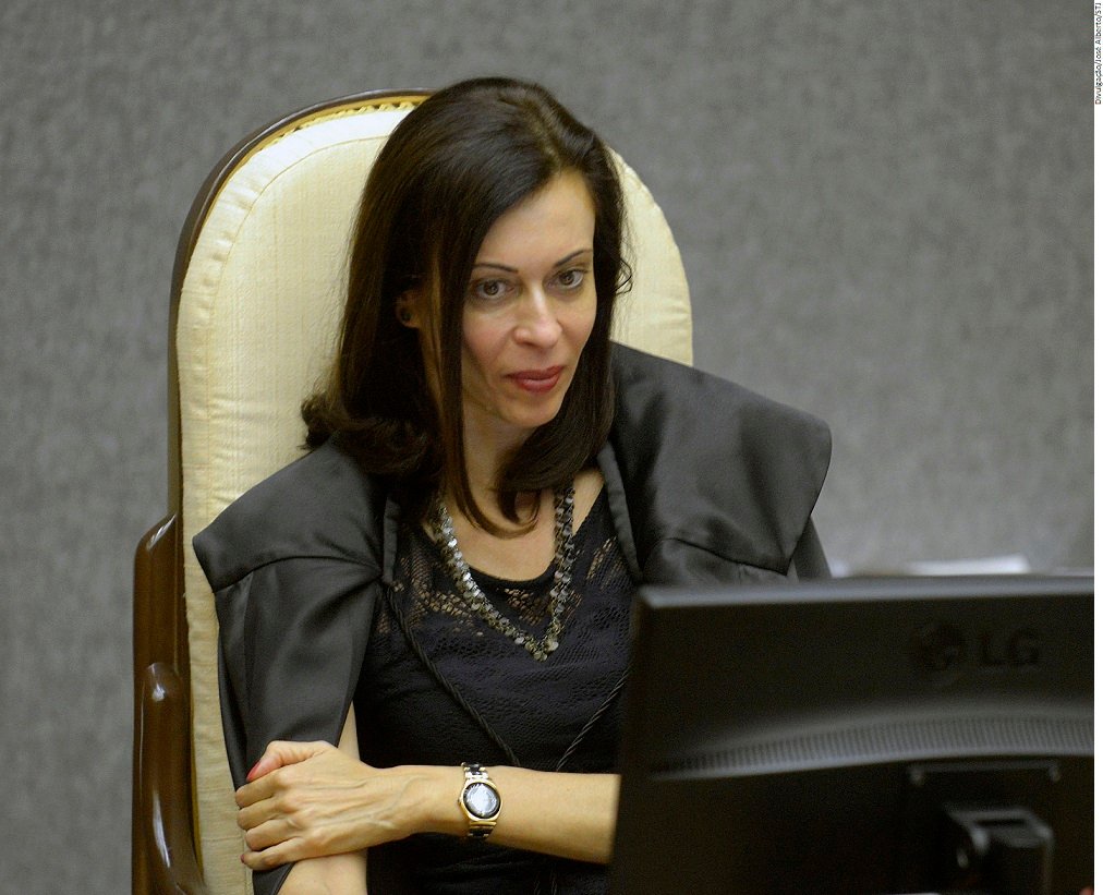 Ministra Regina Helena Costa